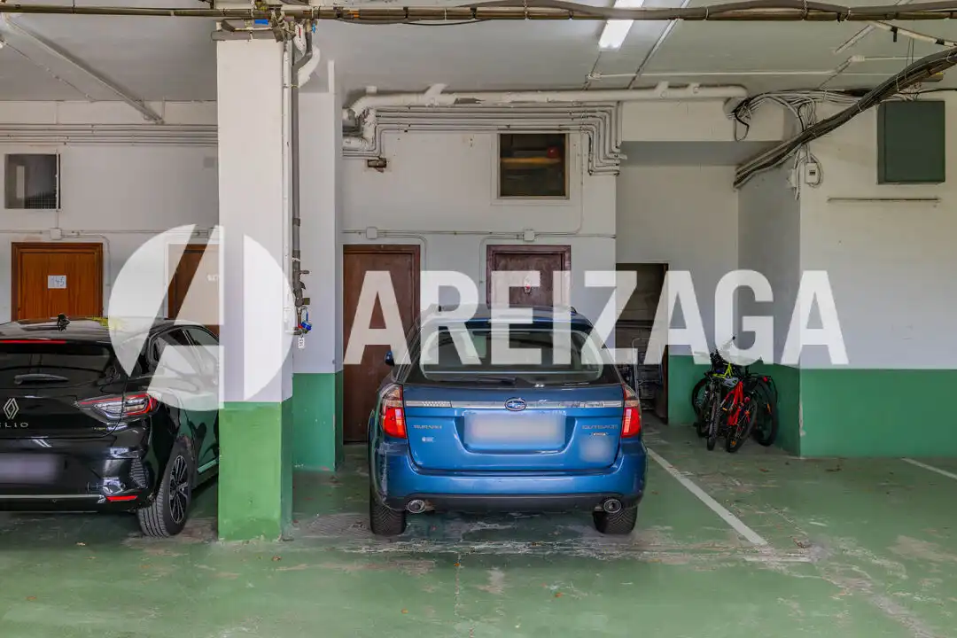 Parking de Piso en venta en Donostia - San Sebastián  con Calefacción, Terraza y Trastero
