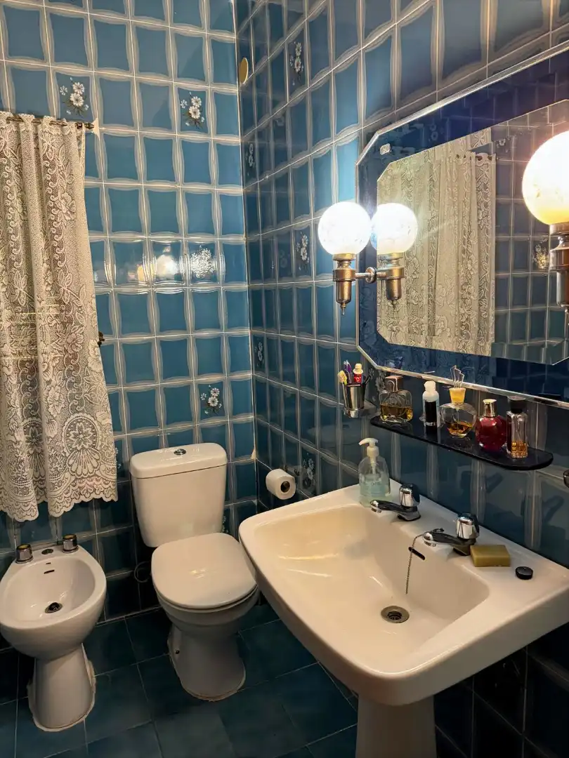 Baño de Casa adosada en venta en Puertollano con Jardín privado, Trastero y Amueblado