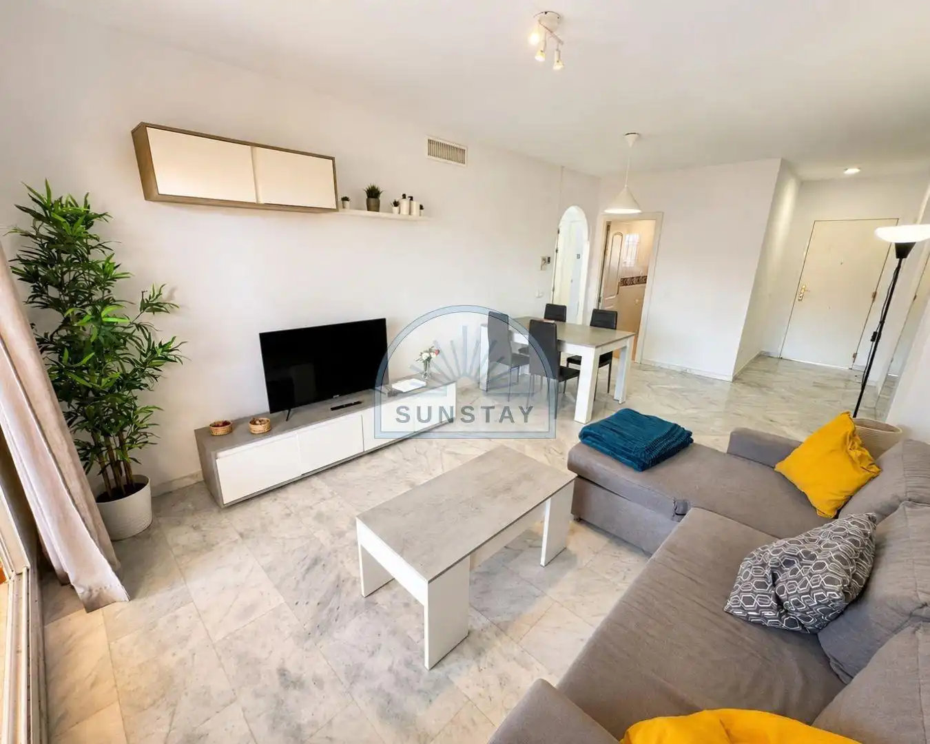 Wohnzimmer von Wohnungen zur Miete in Marbella mit Klimaanlage, Heizung und Terrasse