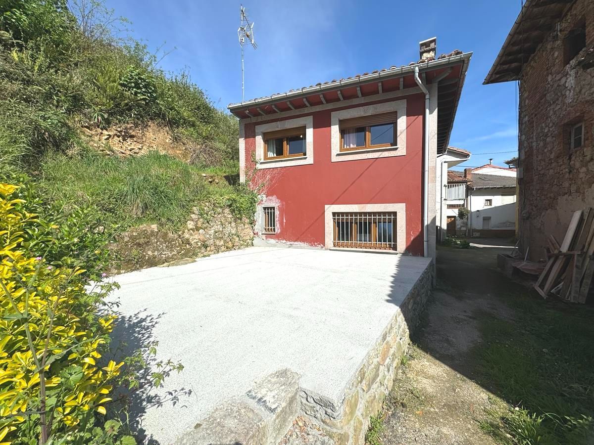 Vista exterior de Casa o xalet en venda en Llanes amb Calefacció i Terrassa