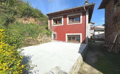 Vista exterior de Casa o xalet en venda en Llanes amb Terrassa