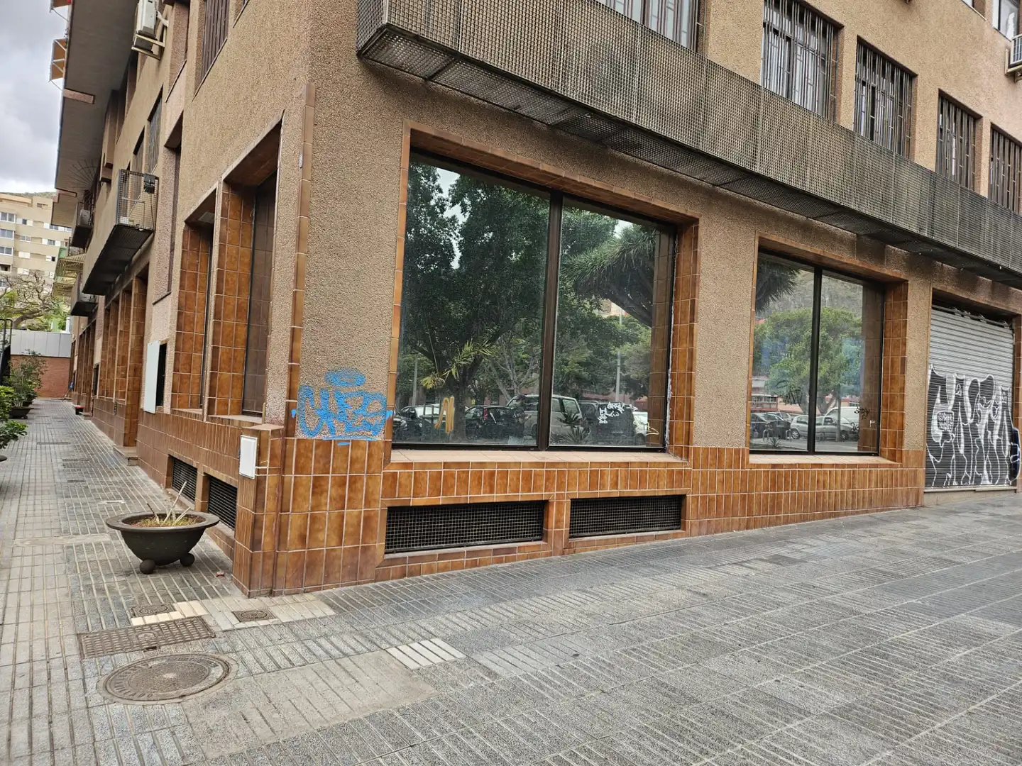 Vista exterior de Local en venda en Santa Cruz de Tenerife amb Aire condicionat