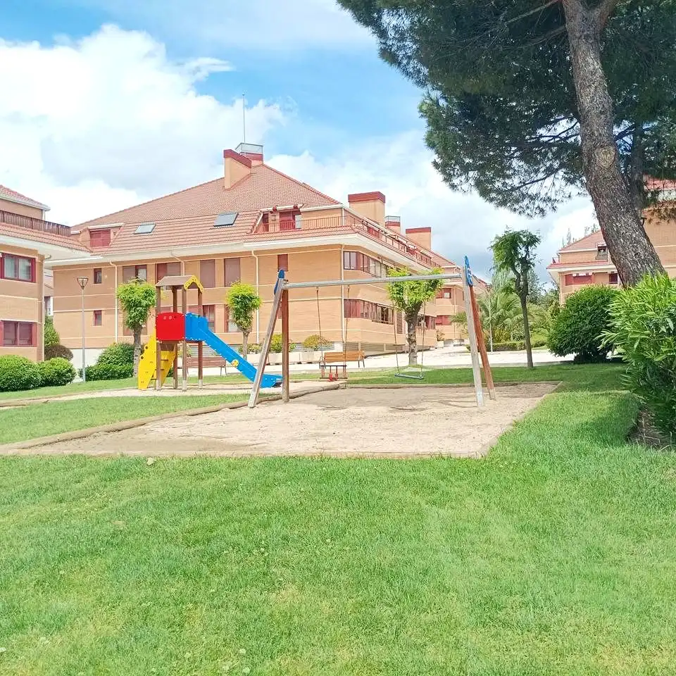Aparcament de Pis de lloguer en Las Rozas de Madrid amb Aire condicionat, Calefacció i Terrassa