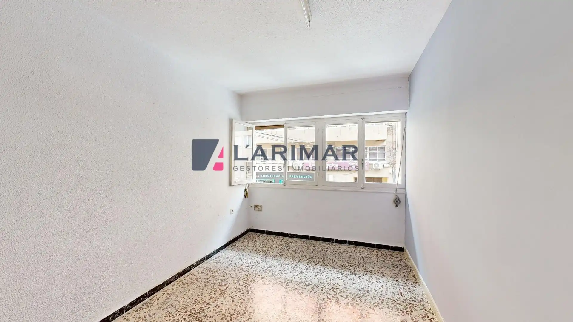 Habitación de Local en venta en Alicante / Alacant