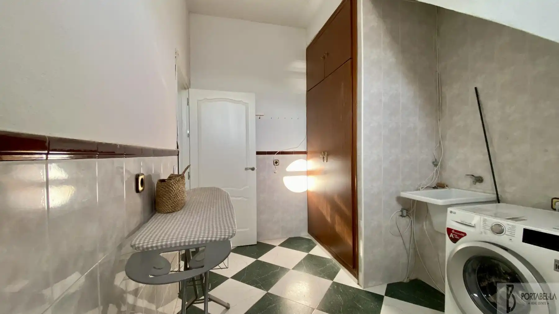 Badezimmer von Einfamilien-Reihenhaus zum Verkauf in Espera mit Klimaanlage und Abstellraum