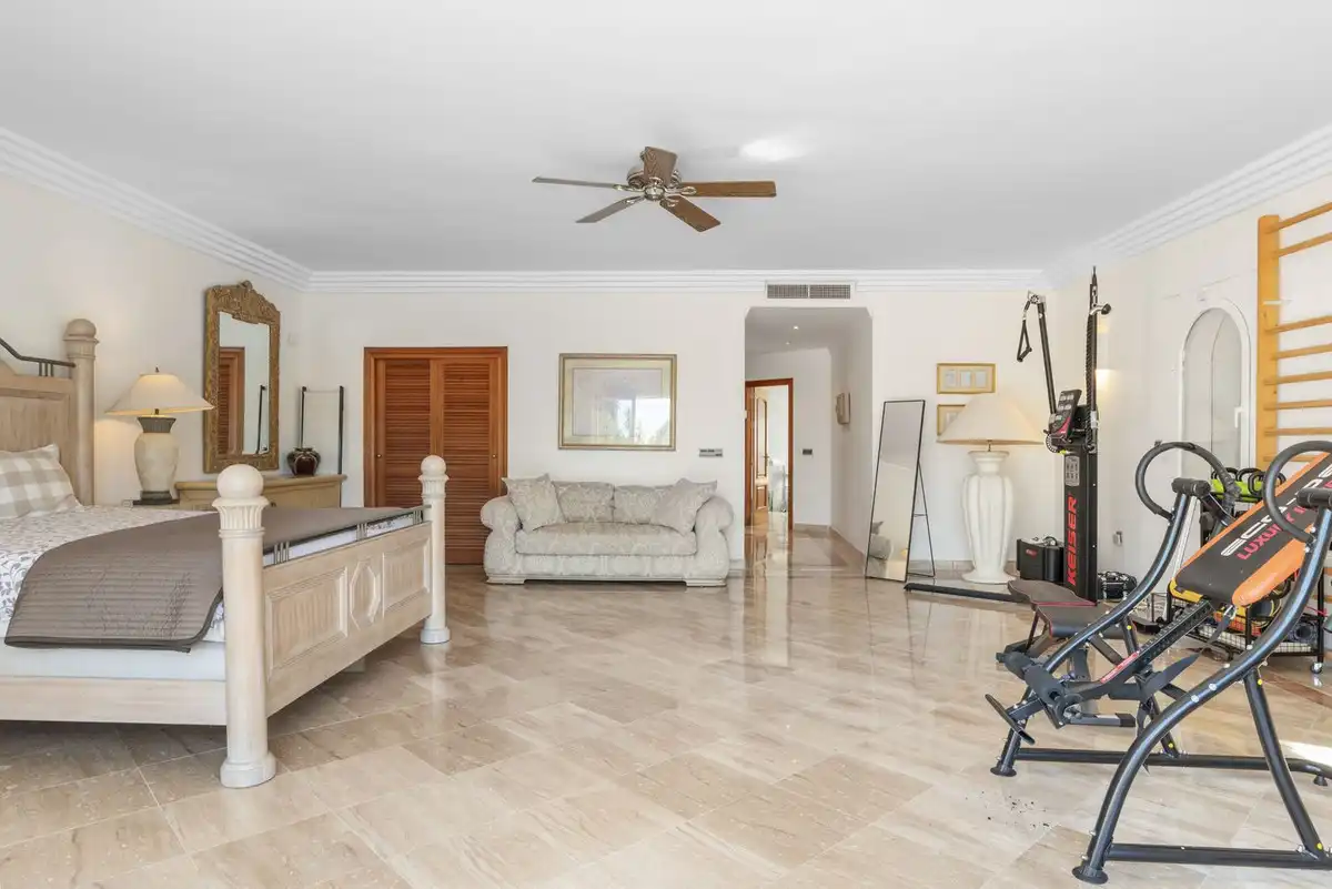 Sala d'estar de Casa o xalet en venda en Benahavís amb Aire condicionat, Jardí privat i Terrassa