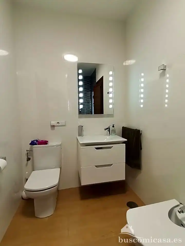 Bany de Casa o xalet en venda en Linares amb Aire condicionat, Calefacció i Terrassa