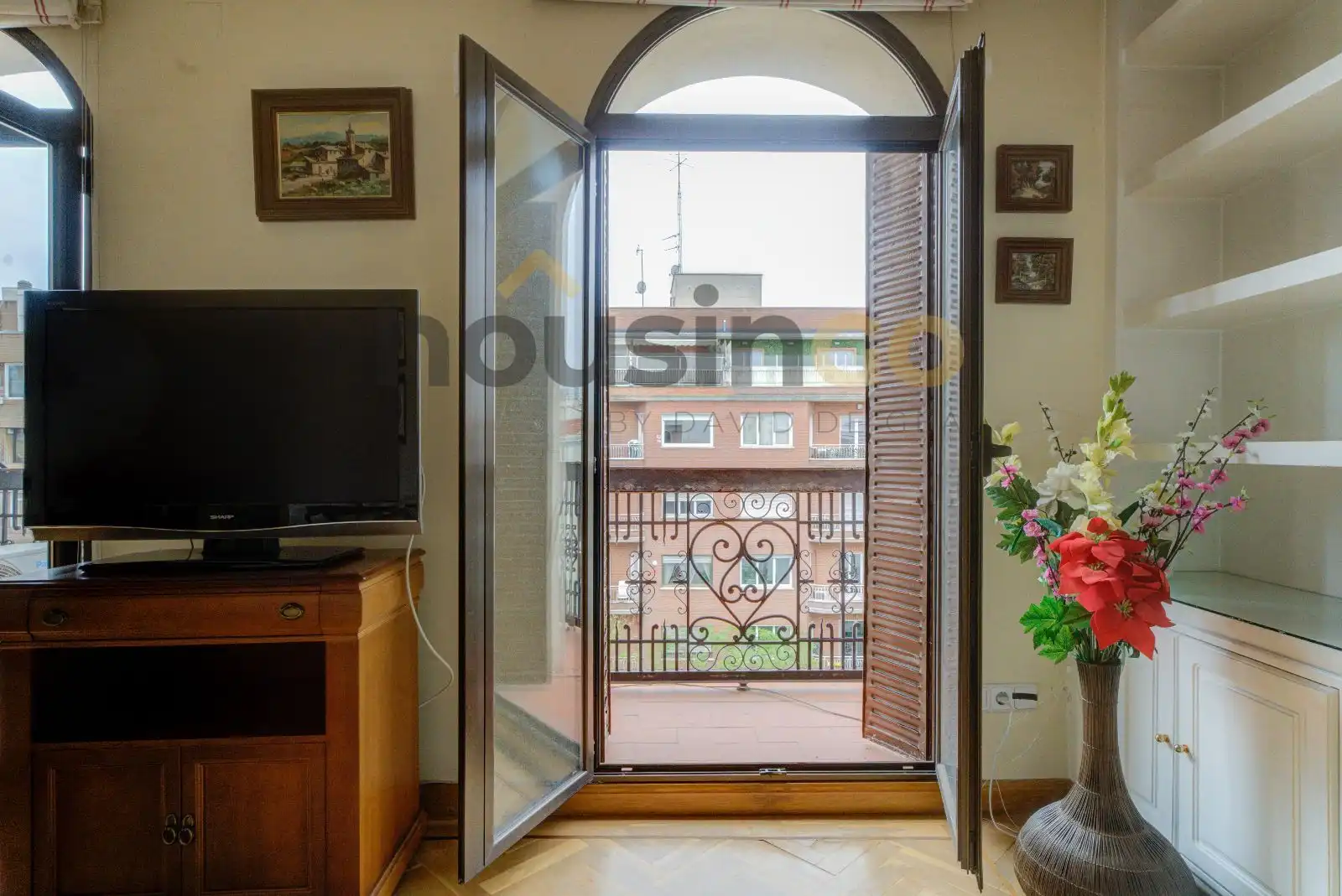 Balcony of Flat for rent in  Madrid Capital  with Air Conditioner, Heating and Parquet flooring