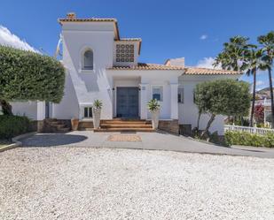 Vista exterior de Casa o xalet de lloguer en Benahavís amb Aire condicionat, Terrassa i Piscina