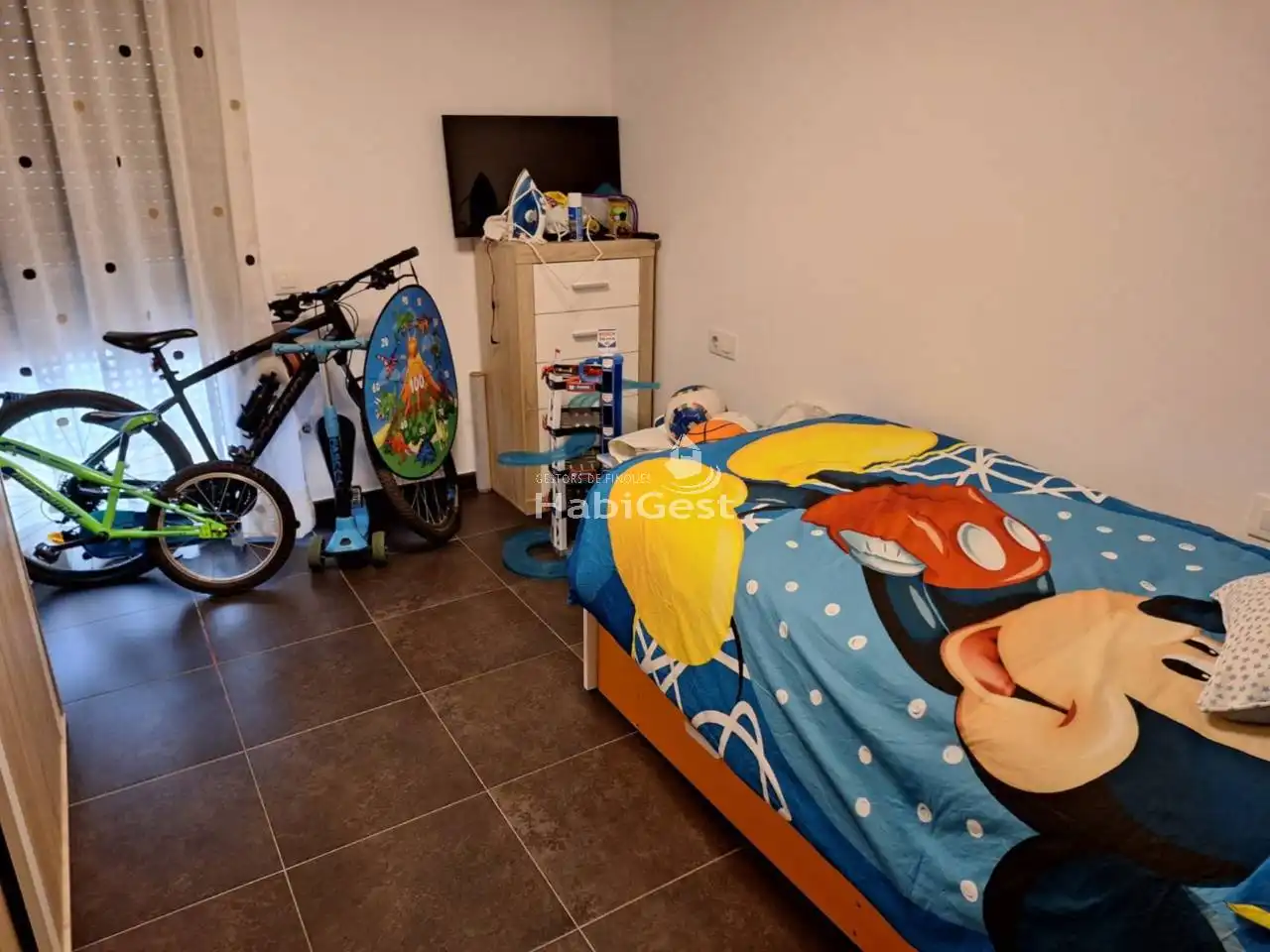 Schlafzimmer von Maisonette zum Verkauf in Sils mit Klimaanlage, Terrasse und Gemeinschaftspool