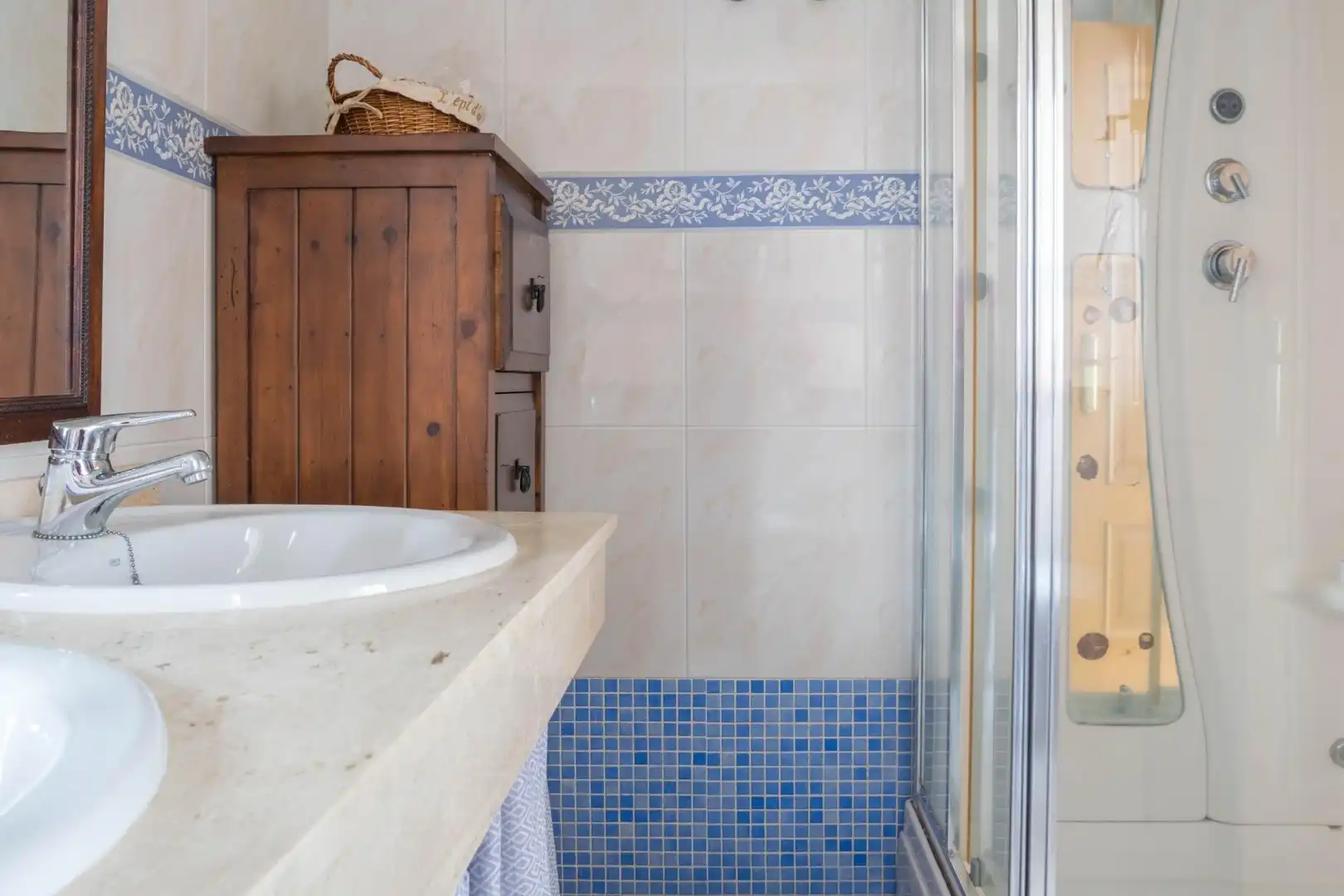 Baño de Casa adosada en venta en Oleiros con Calefacción, Jardín privado y Parquet