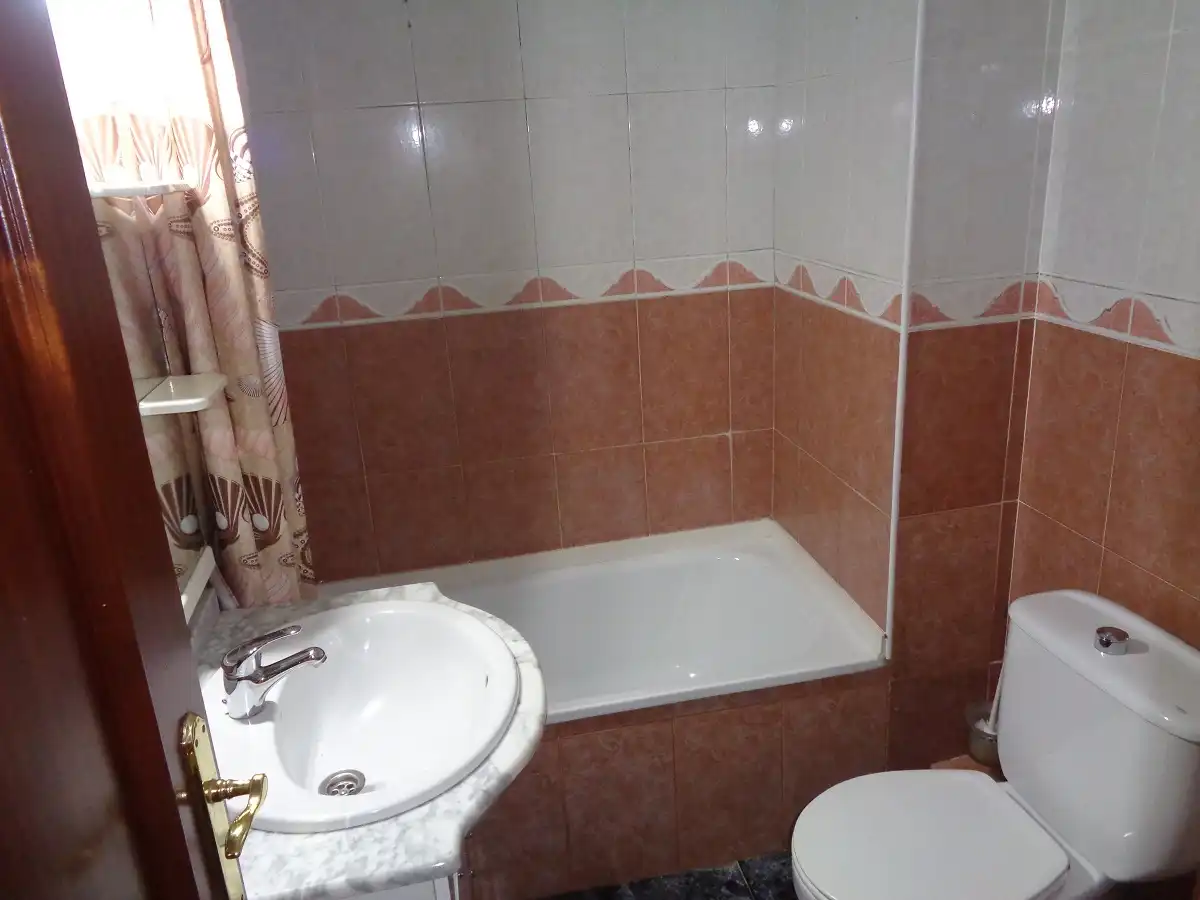 Bathroom of Flat for rent in Viladecans  with Air Conditioner, Furnished and Oven