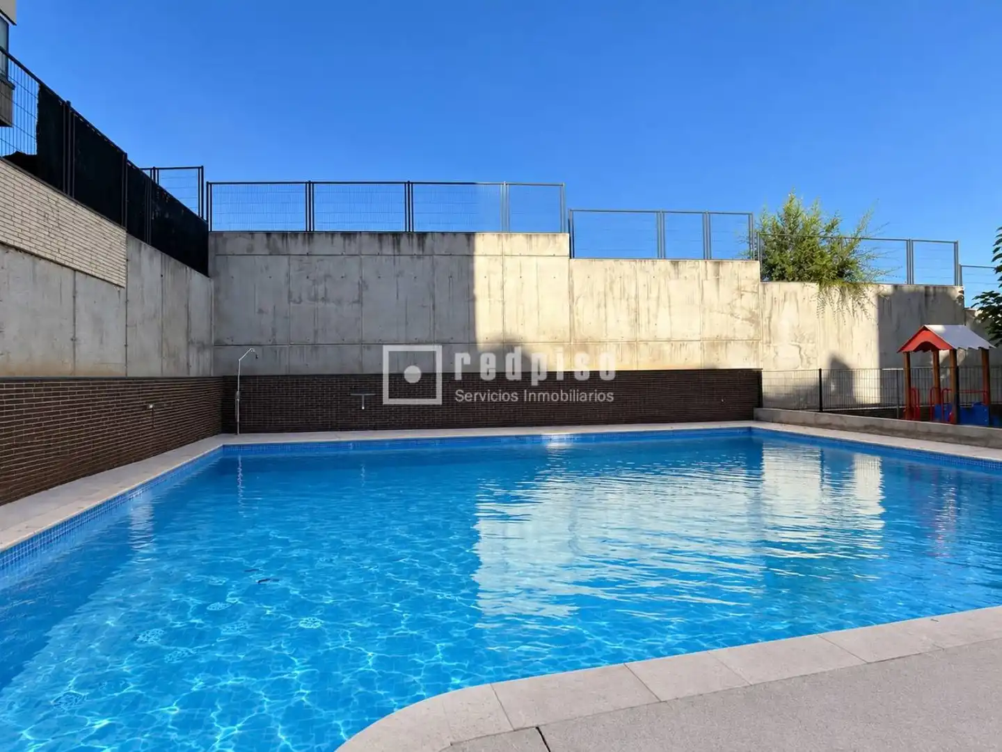 Piscina de Pis en venda en Paracuellos de Jarama amb Aire condicionat, Calefacció i Jardí privat