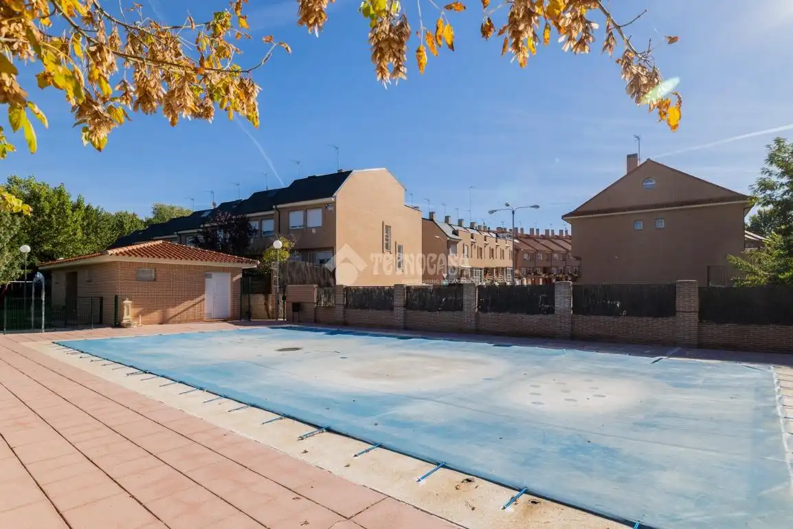 Vista exterior de Casa adosada de alquiler en Algete con Aire acondicionado, Calefacción y Jardín privado