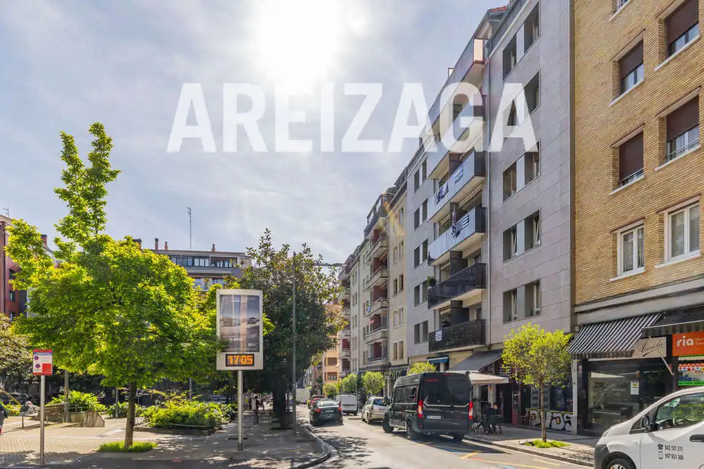 Vista exterior de Piso en venta en Donostia - San Sebastián  con Calefacción, Amueblado y Balcón