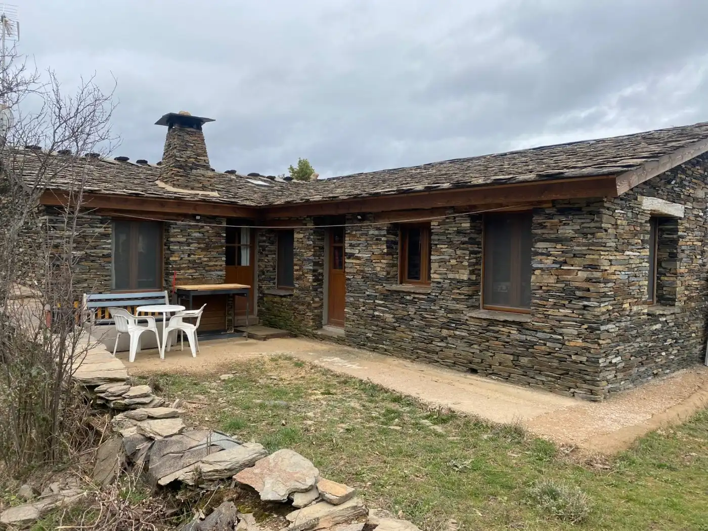Vista exterior de Casa o xalet en venda en Majaelrayo amb Calefacció, Jardí privat i Terrassa