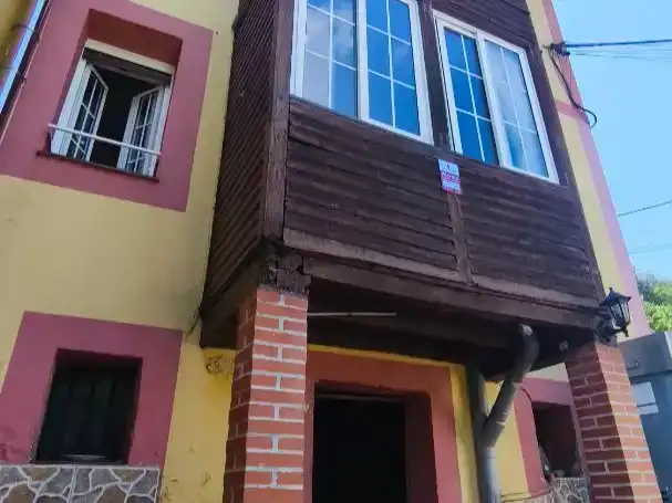 Vista exterior de Casa adosada en venda en Langreo amb Jardí privat, Traster i Moblat
