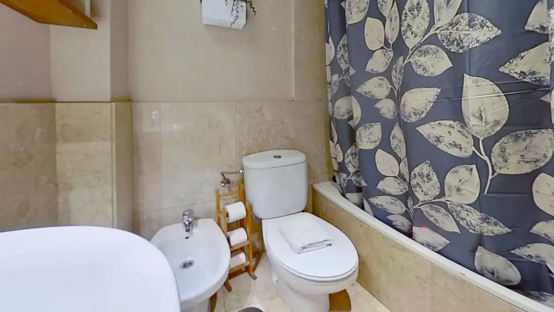 Baño de Piso de alquiler en Madrid con Aire acondicionado, Calefacción y Horno