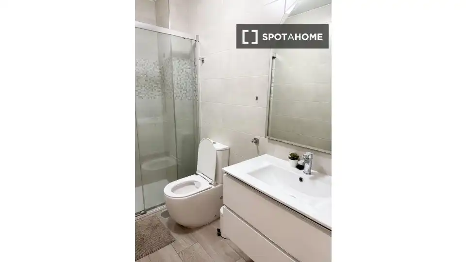 Badezimmer von Wohnung zur untervermieten in Málaga mit Klimaanlage, Terrasse und Möbliert