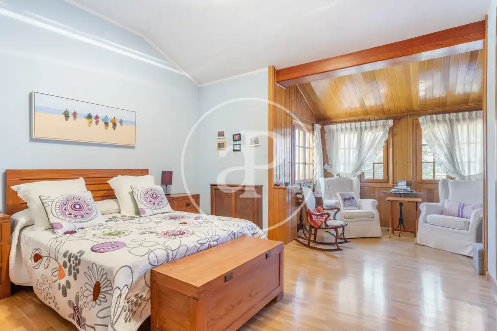 Habitación de Casa o chalet en venta en Paterna con Aire acondicionado, Calefacción y Jardín privado
