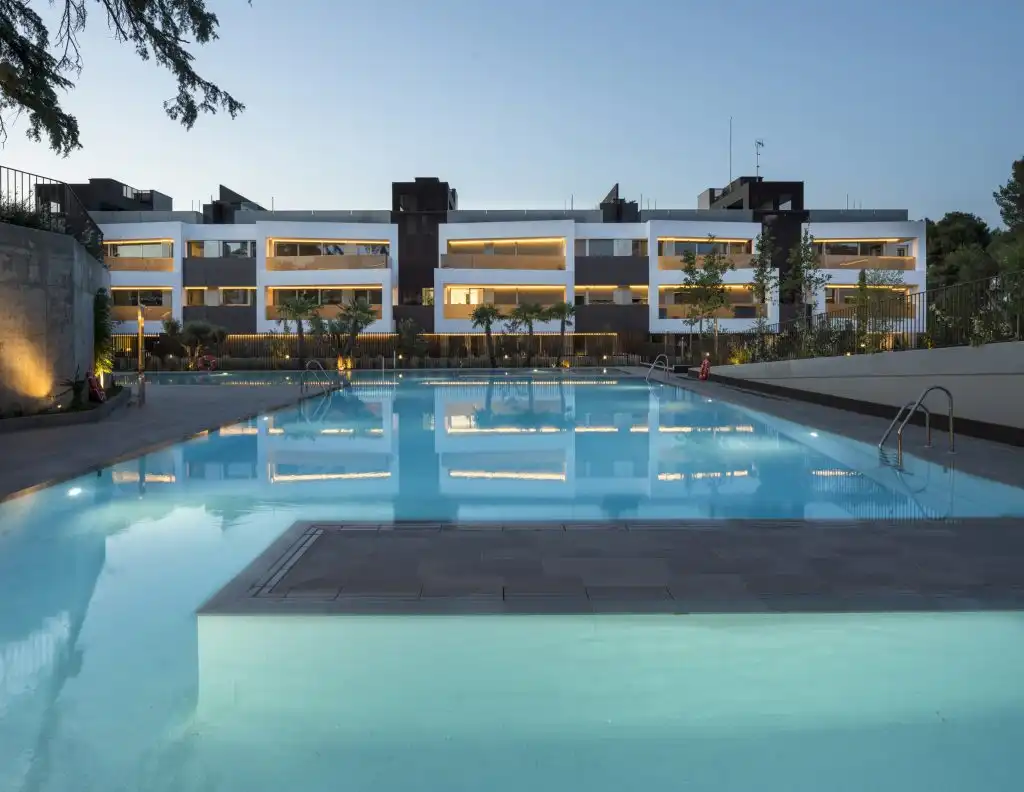 Piscina de Àtic en venda en Pozuelo de Alarcón amb Aire condicionat, Calefacció i Jardí privat