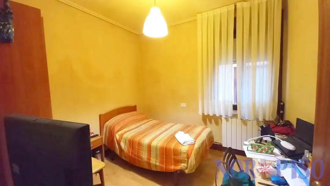 Schlafzimmer von Wohnung zum Verkauf in Bilbao  mit Heizung und Balkon