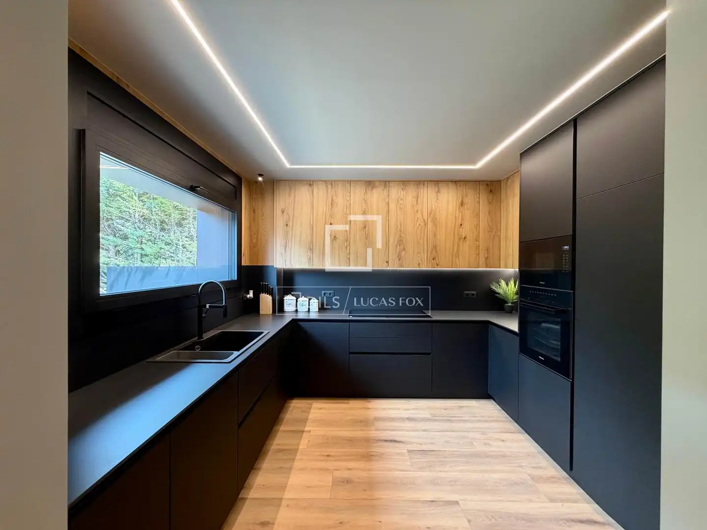 Cuina de Casa o xalet en venda en Madrid amb Calefacció, Jardí privat i Parquet