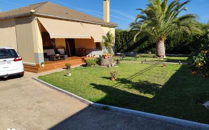 Jardí de Casa o xalet en venda en La Carlota amb Aire condicionat, Terrassa i Piscina