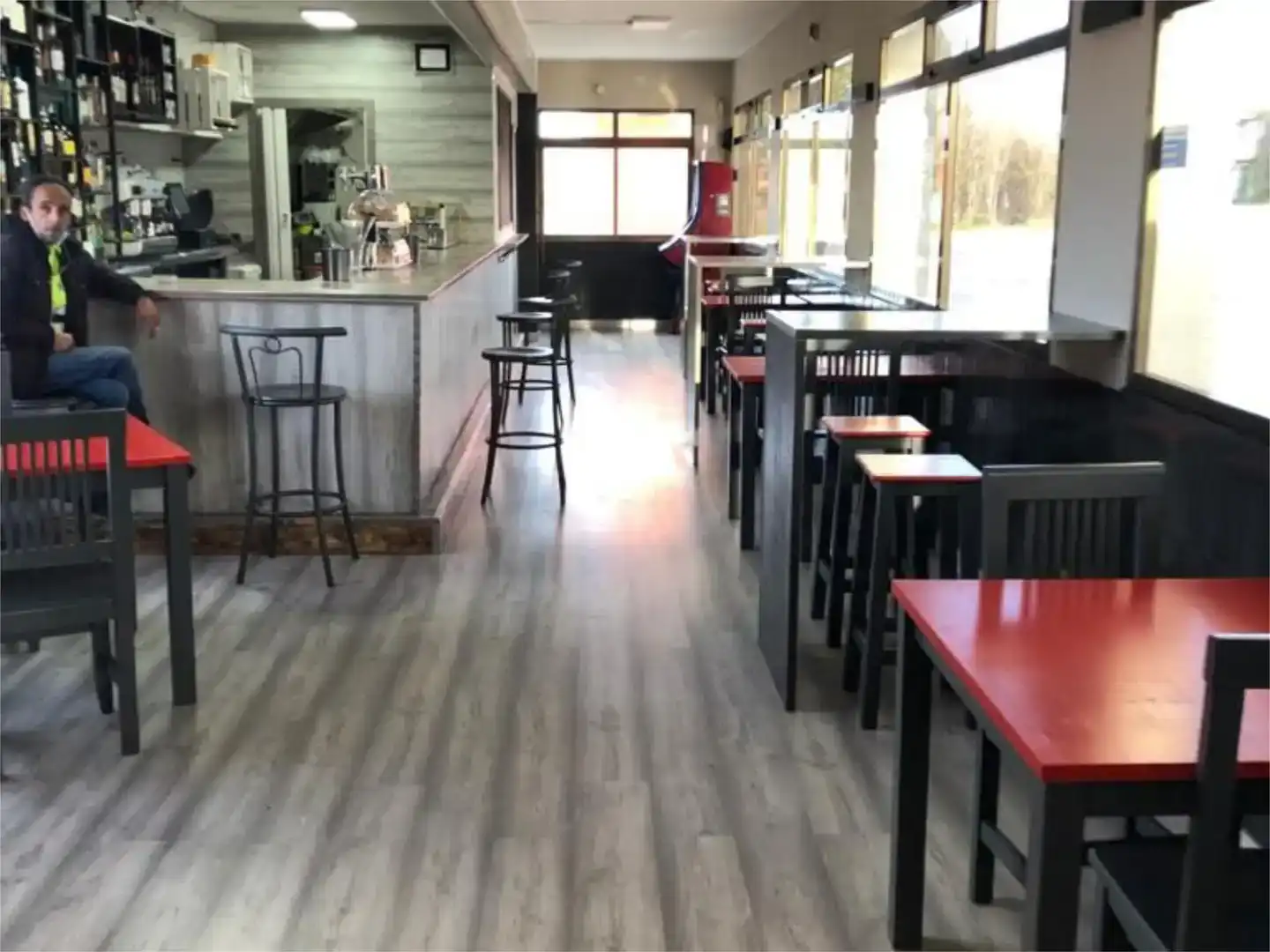 Local en venda en Asturianos amb Parquet