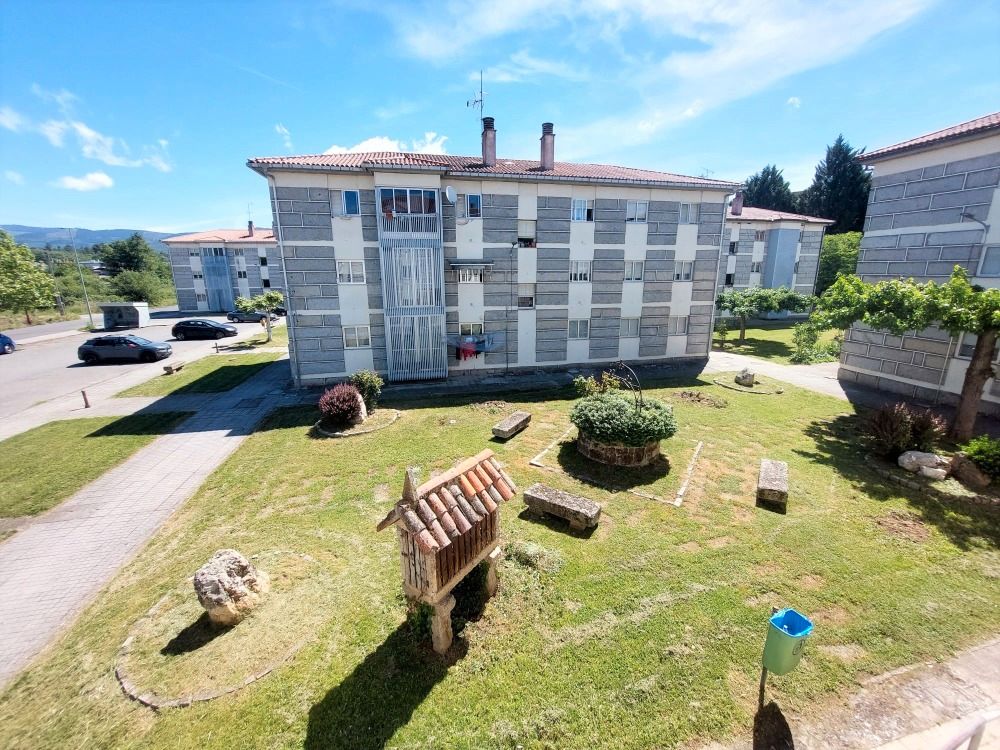 Vista exterior de Pis en venda en Verín amb Terrassa
