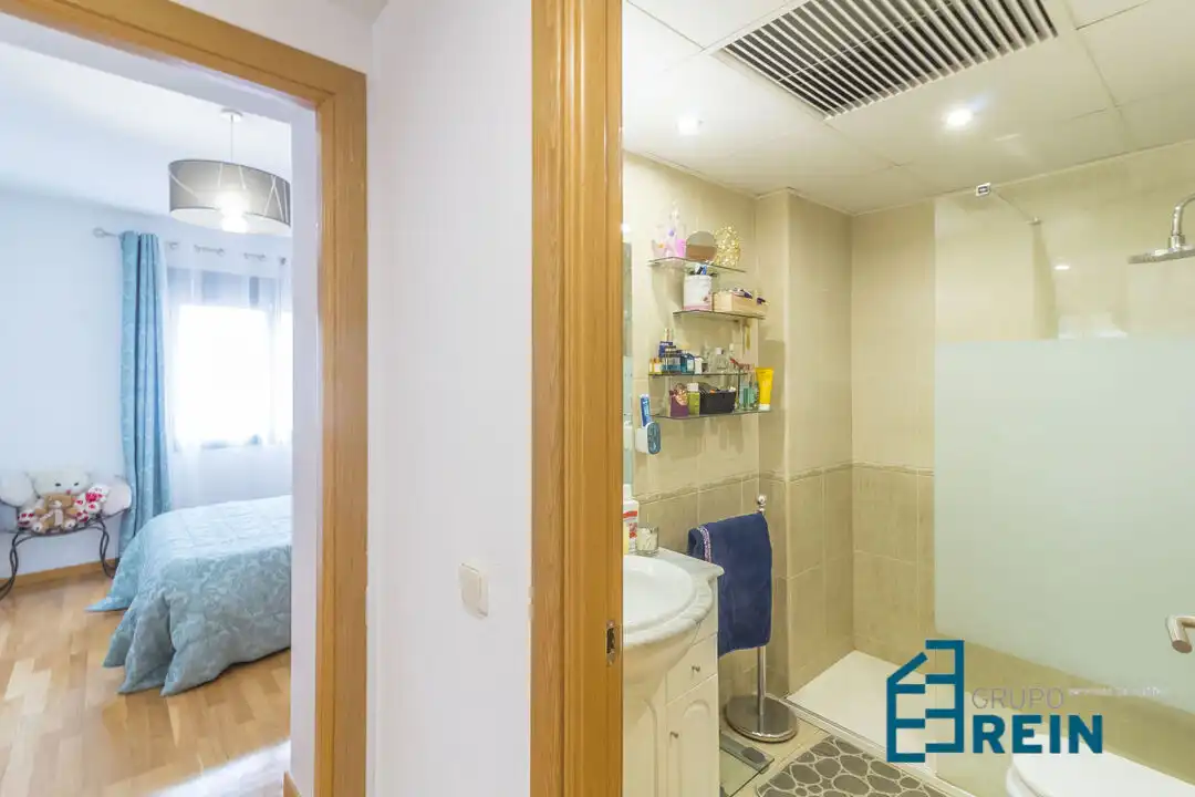 Bathroom of Flat for sale in Recas  with Air Conditioner, Heating and Alarm