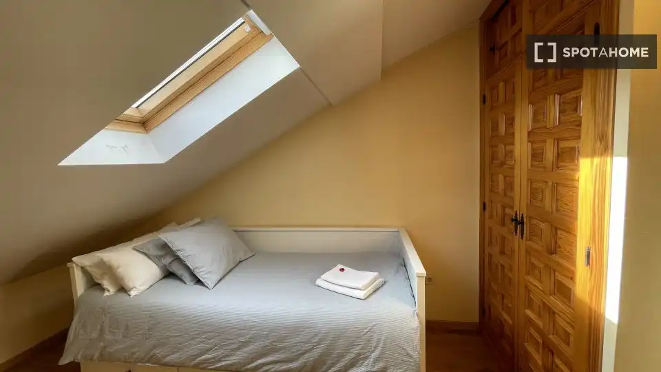 Habitación de Apartamento para compartir en Alcalá de Henares con Aire acondicionado, Terraza y Amueblado