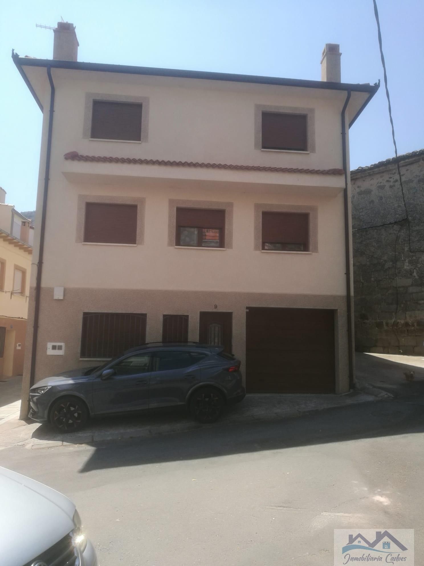 Vista exterior de Casa o xalet en venda en Navalacruz amb Calefacció i Traster