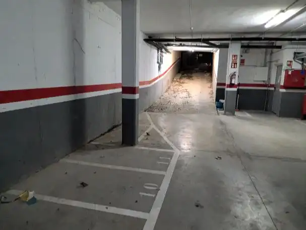 Motorradstellplatz zur Miete in Salvador Seguí 22, imagen 4