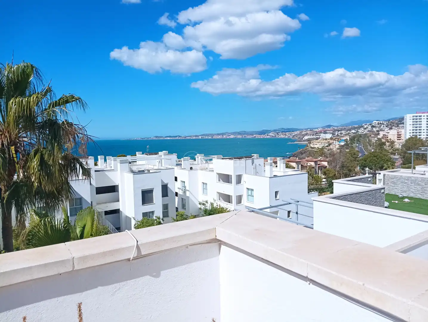 Vista exterior de Ático en venta en Benalmádena con Aire acondicionado, Calefacción y Terraza