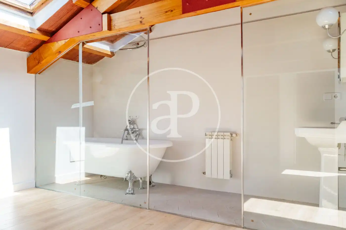 Baño de Casa o chalet de alquiler en Madrid con Aire acondicionado, Calefacción y Jardín privado