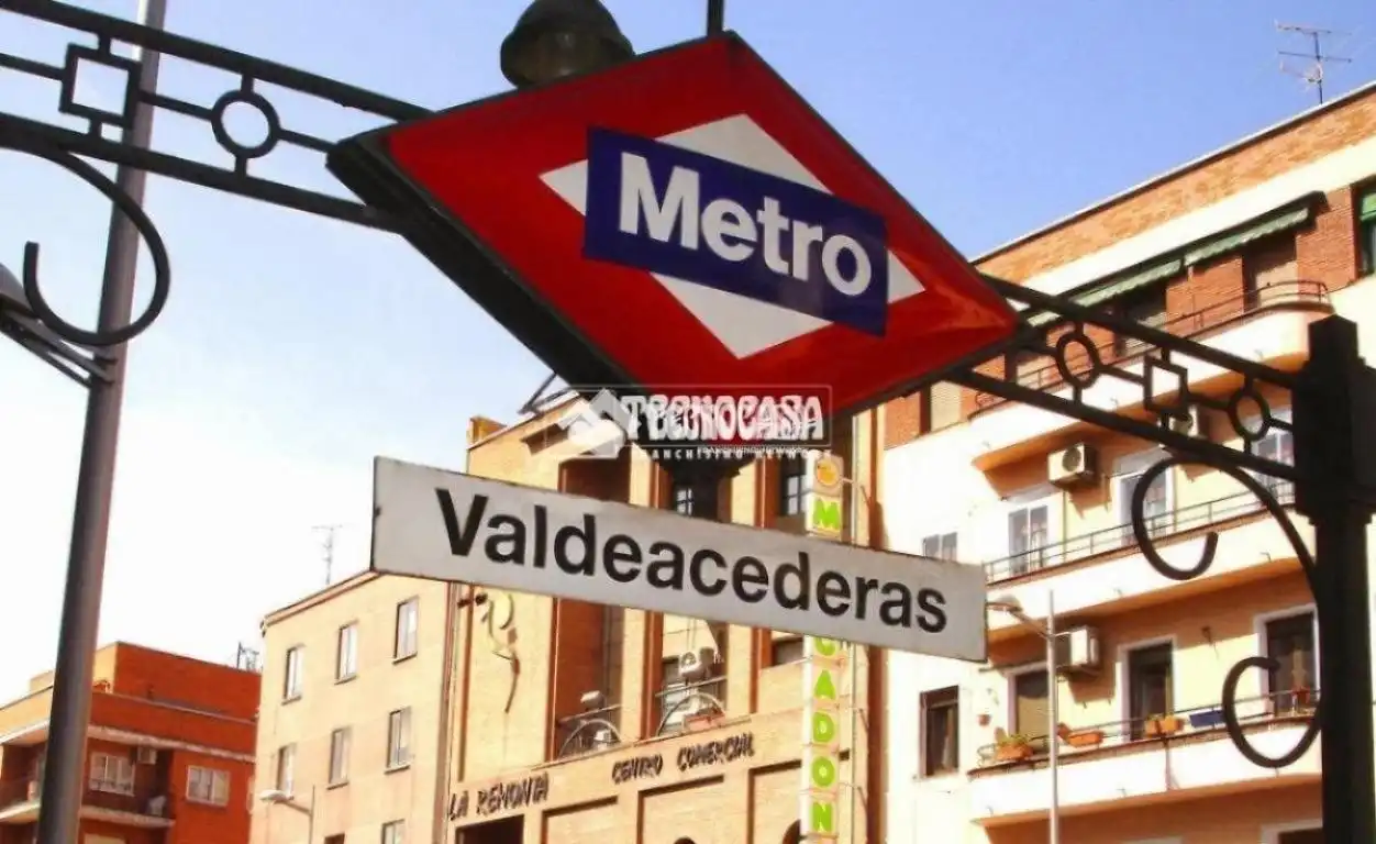Vista exterior de Piso en venta en Madrid