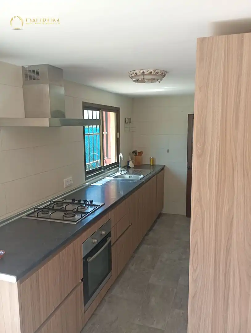 Cuina de Casa o xalet en venda en La Rinconada amb Aire condicionat i Piscina