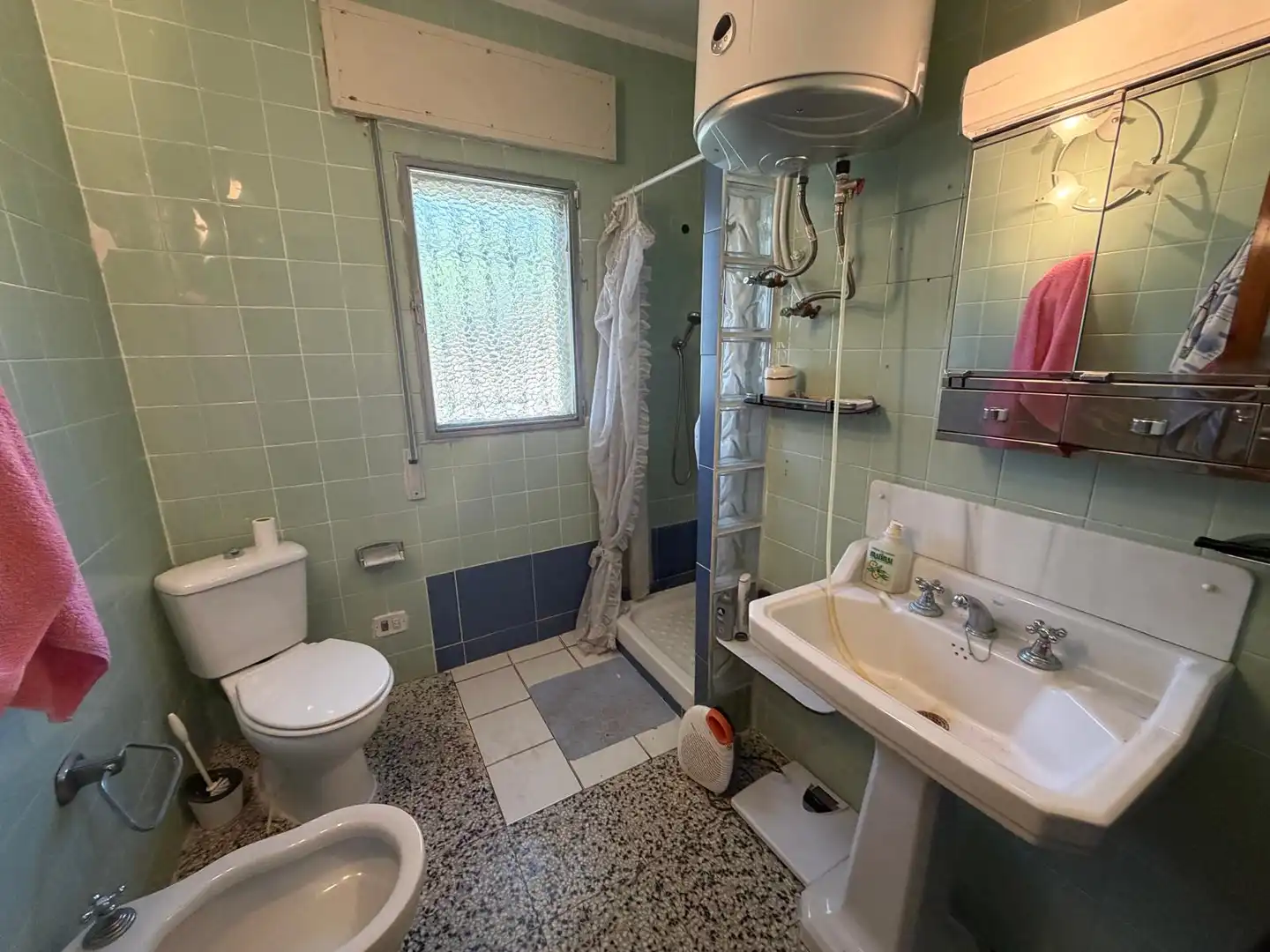 Badezimmer von Einfamilien-Reihenhaus zum Verkauf in Olocau mit Privatgarten, Terrasse und Schwimmbad