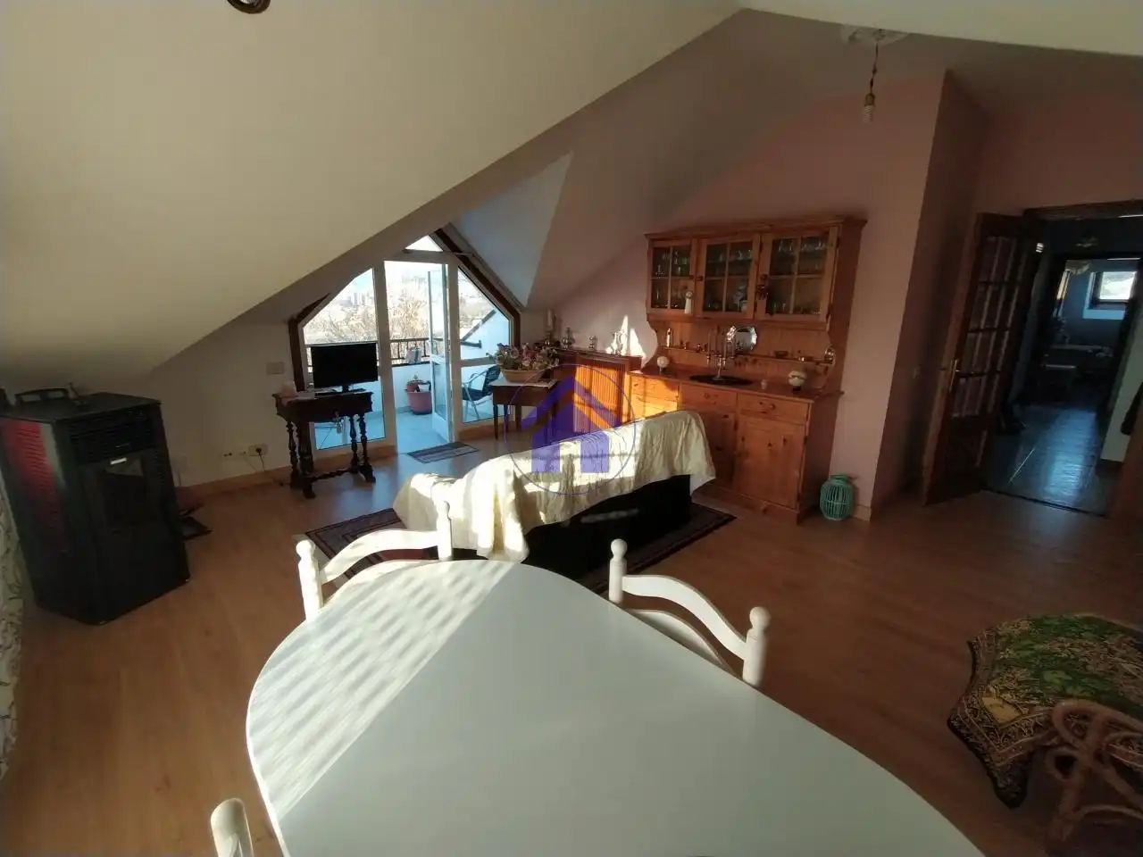 Dormitori de Àtic en venda en Vigo  amb Calefacció, Parquet i Terrassa