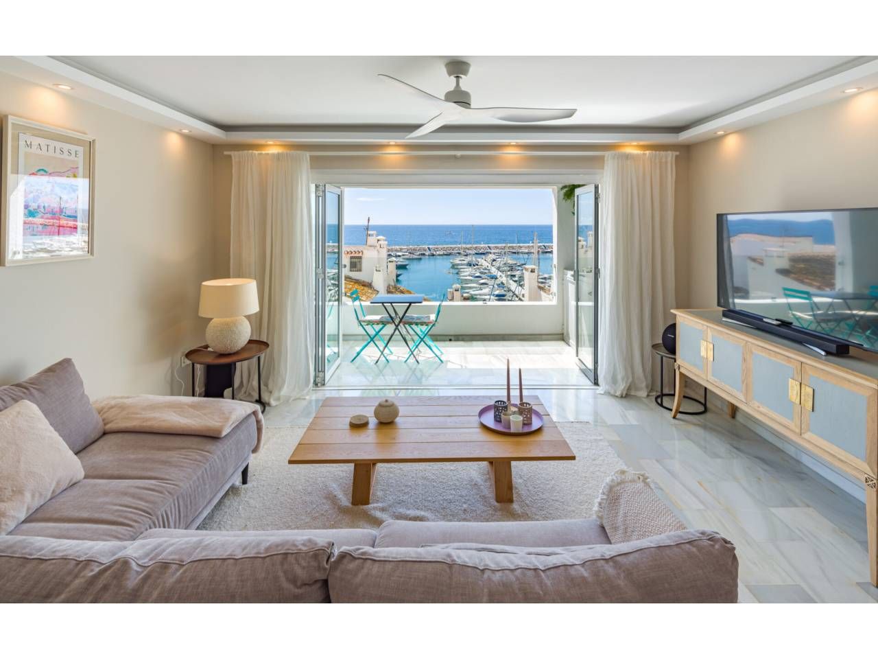 Sala d'estar de Apartament en venda en Marbella amb Aire condicionat, Terrassa i Moblat