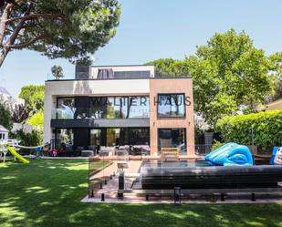 Vista exterior de Casa o xalet en venda en Pozuelo de Alarcón amb Aire condicionat, Jardí privat i Terrassa