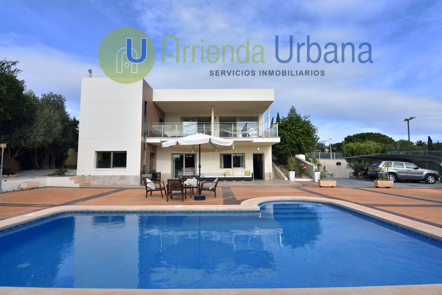 Vista exterior de Casa o xalet en venda en Elche / Elx amb Aire condicionat, Calefacció i Jardí privat