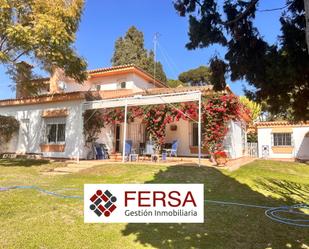 Vista exterior de Casa o xalet en venda en El Puerto de Santa María amb Calefacció, Jardí privat i Parquet