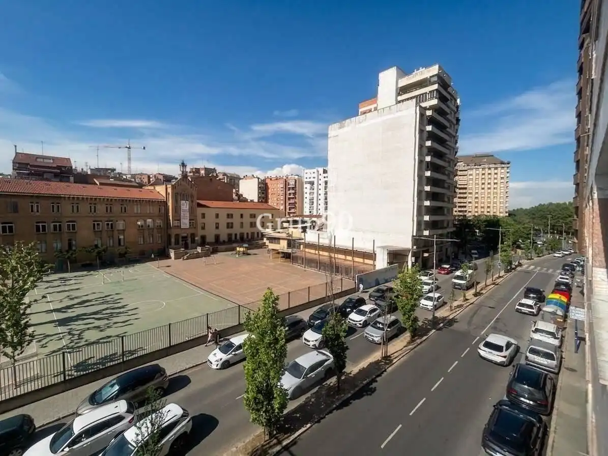 Piso en venta en Avenida MADRID, Instituts - Universitat