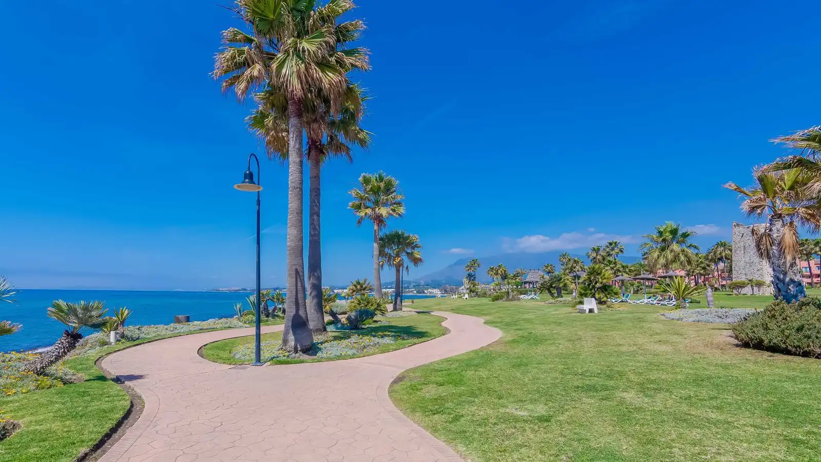 Apartamento con piscina en venta en Estepona Pueblo, imagen 4