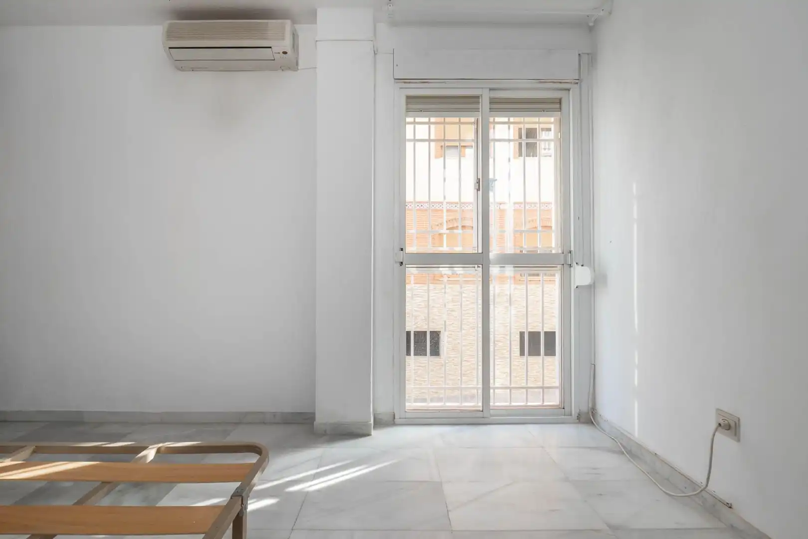Schlafzimmer von Wohnung zur Miete in La Zubia mit Klimaanlage