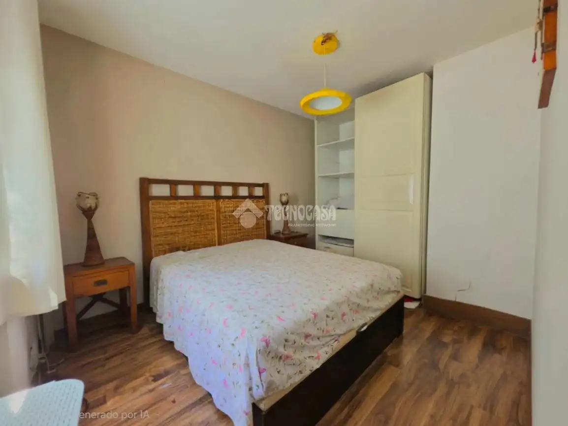 Dormitori de Pis en venda en Santa Coloma de Gramenet amb Aire condicionat, Parquet i Terrassa