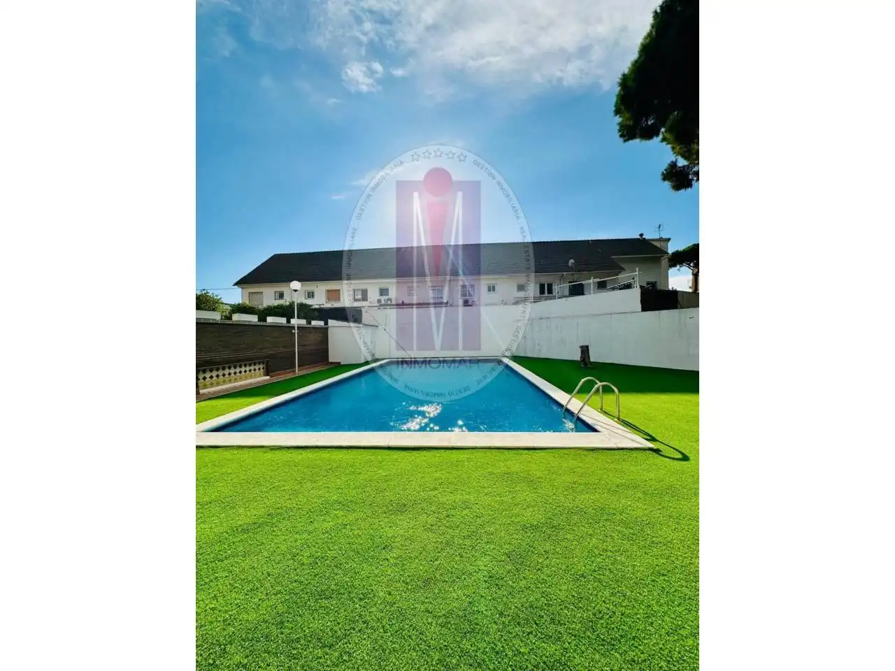Piscina de Casa adosada en venta en Castelldefels con Calefacción y Piscina comunitaria