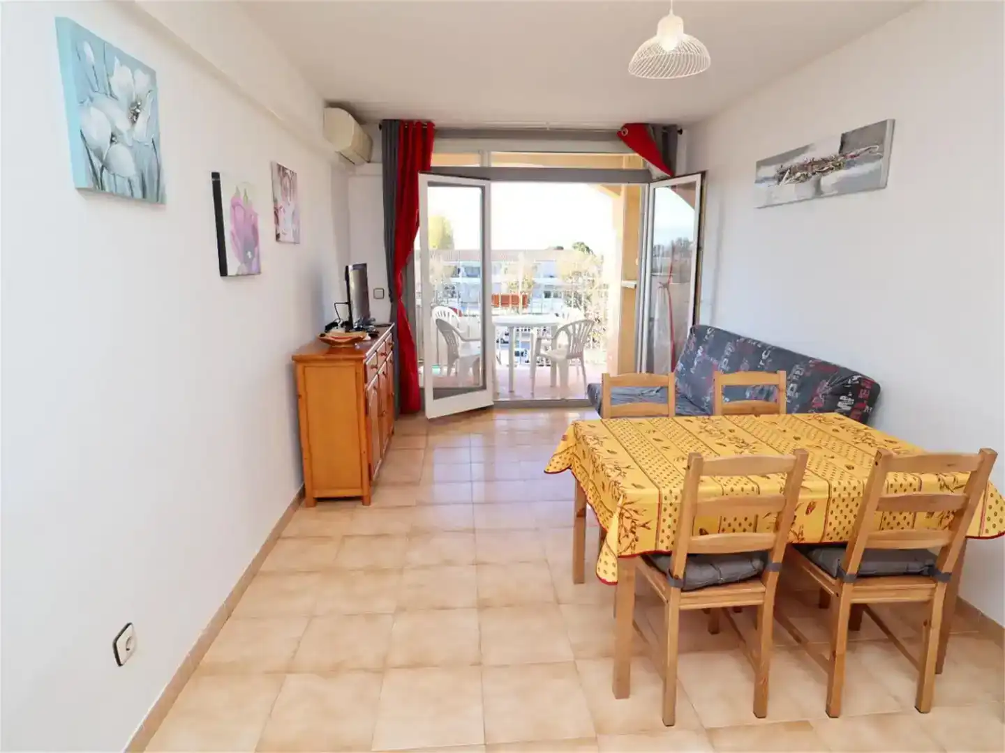 Wohnzimmer von Wohnung zum Verkauf in Empuriabrava mit Klimaanlage und Schwimmbad